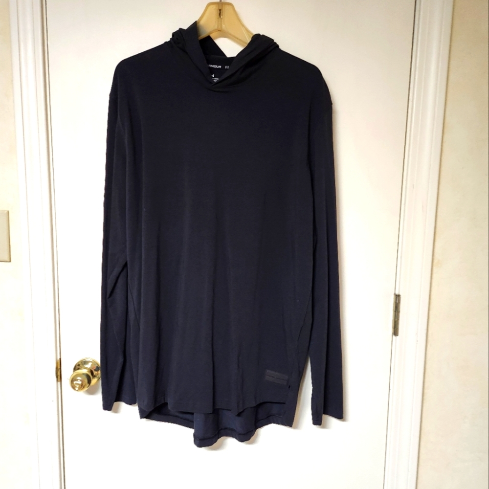 Under Armour black hooded shirt. XXL.
